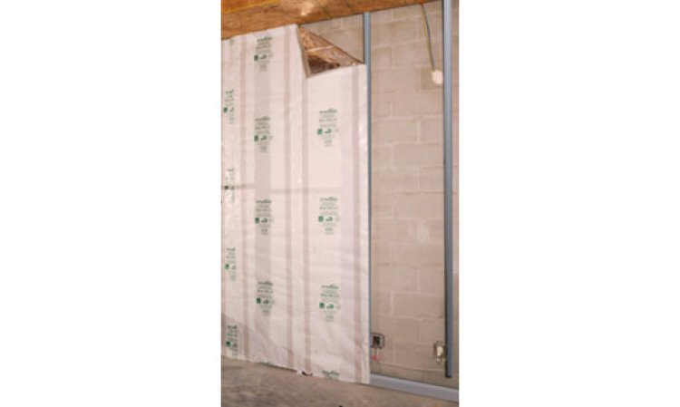 Figure 4: Reflective insulation used to reduce heat flow across a masonry wall Source: Fi-Foil Company, USA.